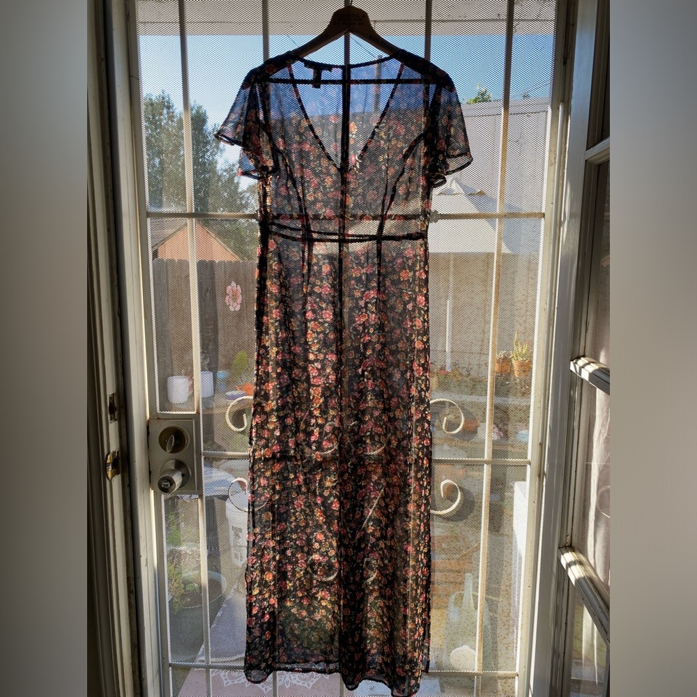Forever 21- Floral Sheer Black & Pink Flutter Sleeve Maxi Dress. Medium.